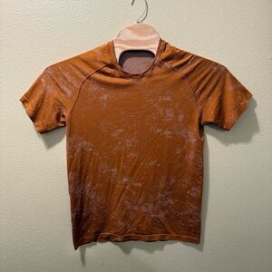 Men’s Medium Lululemon Metal Vent Tech T 2.0 Burnt Orange Training Shirt